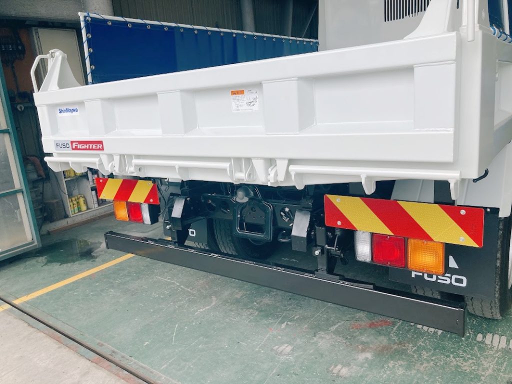 03】431E（手動・中型車用） – 収納式可動バンパー®：平成自動車